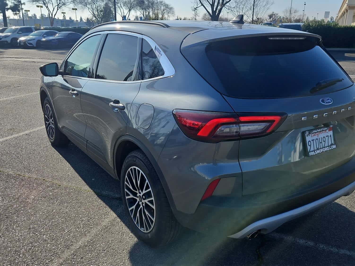 Used 2025 Ford Escape SE w/ PHEV Premium Package image 4