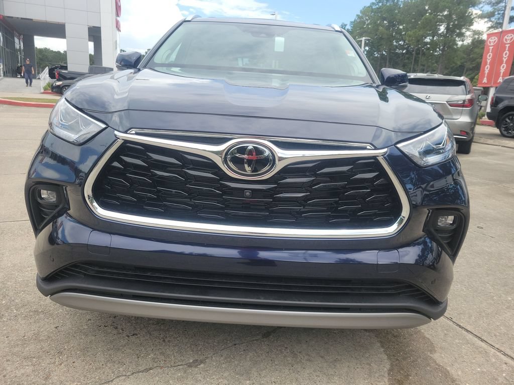 Certified 2026 Toyota Highlander Platinum AWD/4WD image 4