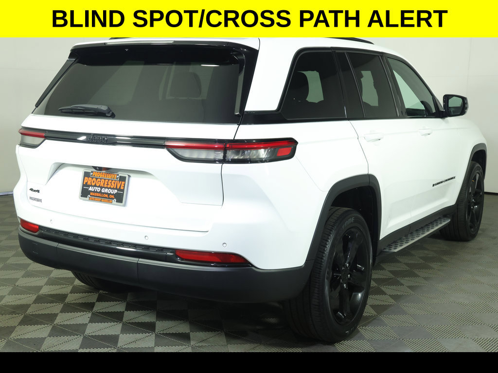 Used 2023 Jeep Grand Cherokee Altitude AWD/4WD image 9