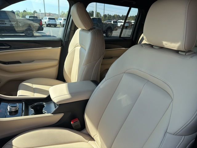 New 2026 Jeep Grand Cherokee Limited RWD image 9