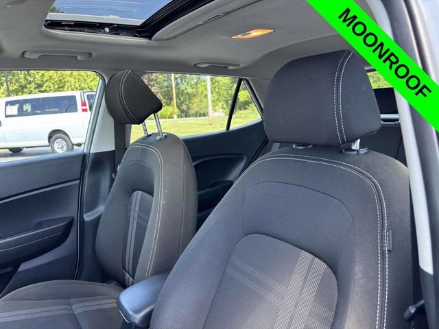 Used 2023 Hyundai Venue SEL FWD image 6