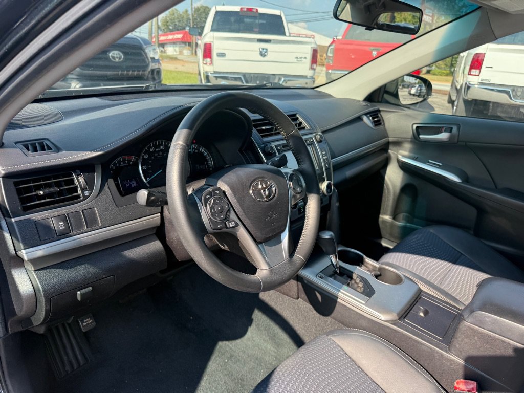 Used 2014 Toyota Camry SE FWD image 10
