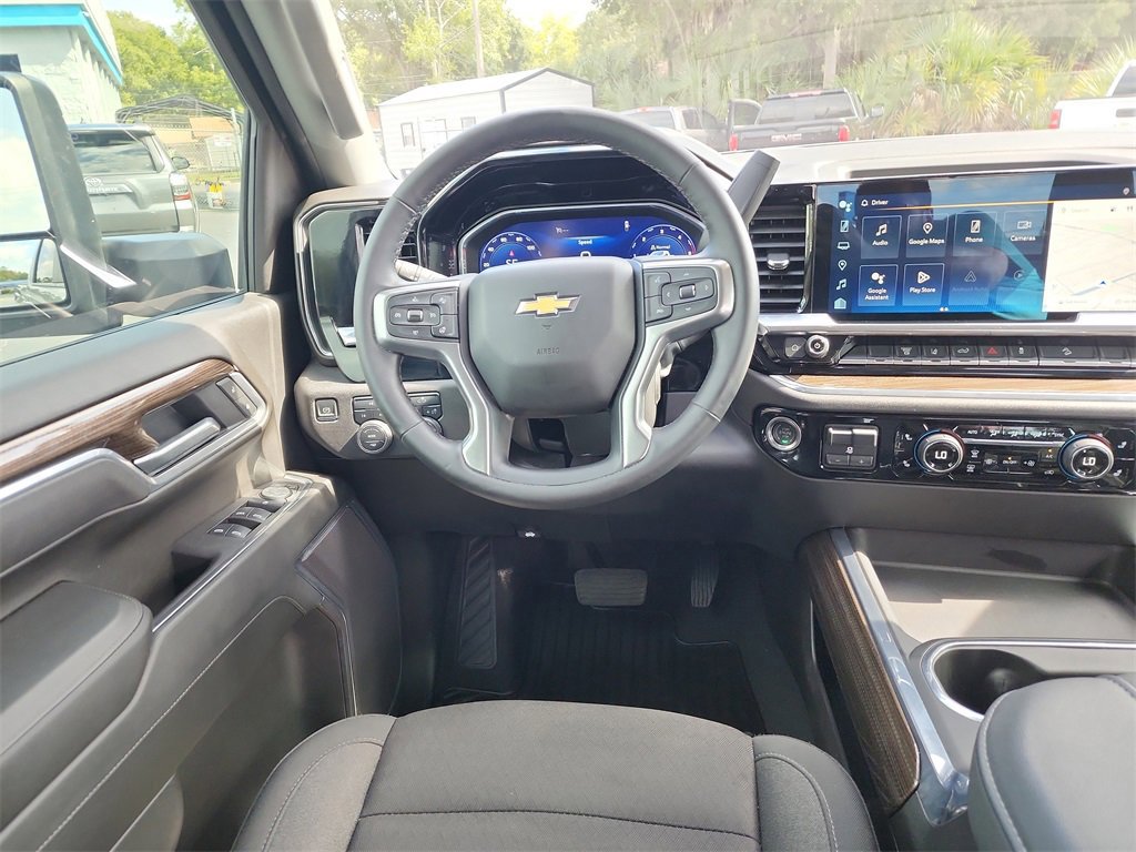 Used 2025 Chevrolet Silverado 3500 LT image 13