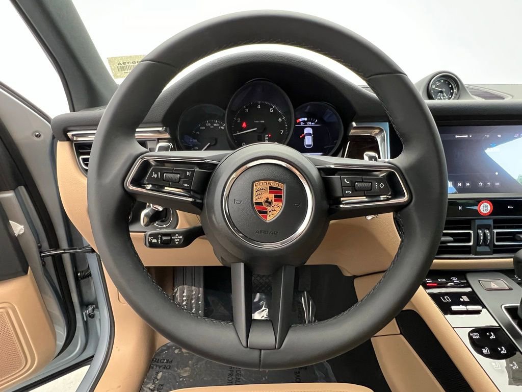 Used 2025 Porsche Macan image 7