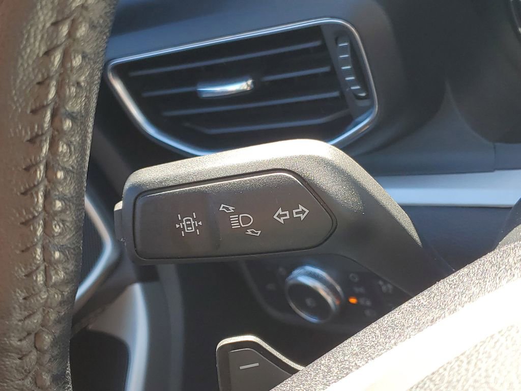 Used 2020 Ford Explorer XLT w/ Equipment Group 202A image 18