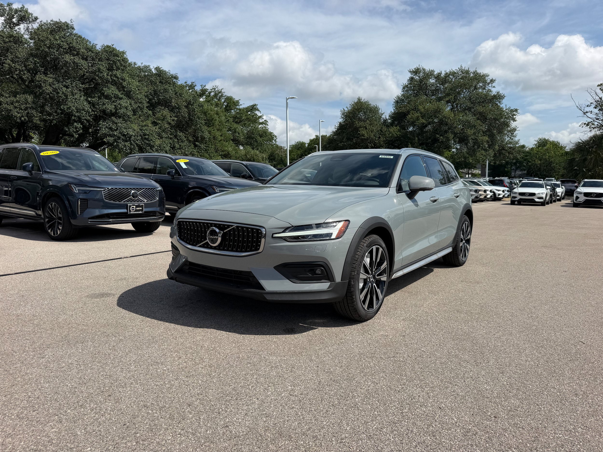 New 2026 Volvo V60 B5 Cross Country Ultra w/ Climate Package AWD/4WD image 2