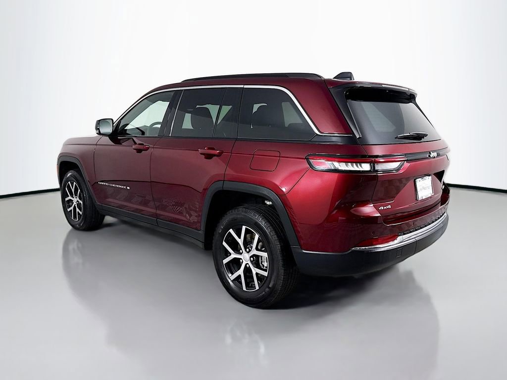 Used 2025 Jeep Grand Cherokee Limited w/ Trailer Tow Package AWD/4WD image 3