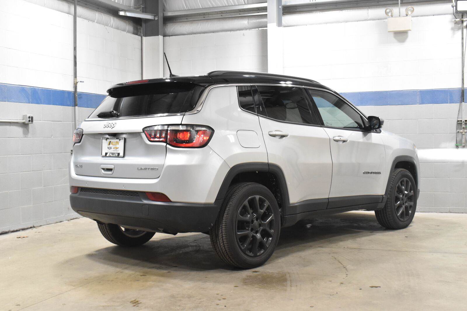 Used 2025 Jeep Compass Limited AWD/4WD image 24