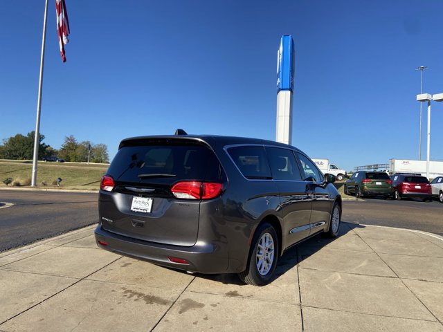 Used 2023 Chrysler Voyager LX FWD image 11