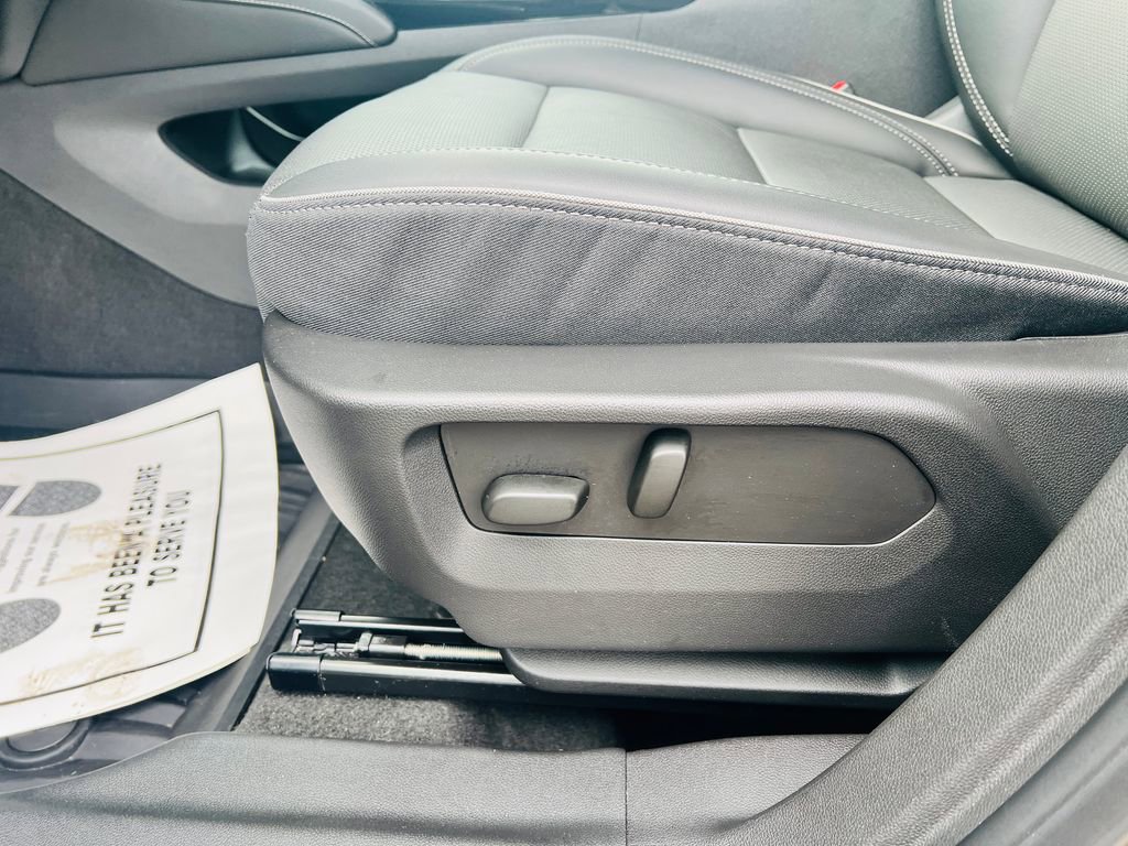 Used 2023 Buick Envision Essence image 16