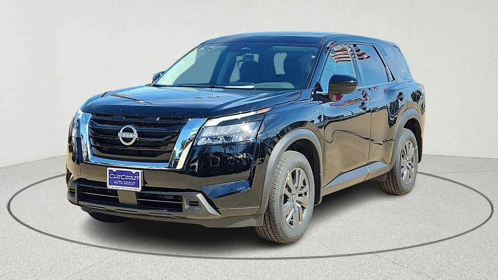 Used 2024 Nissan Pathfinder S FWD image 3