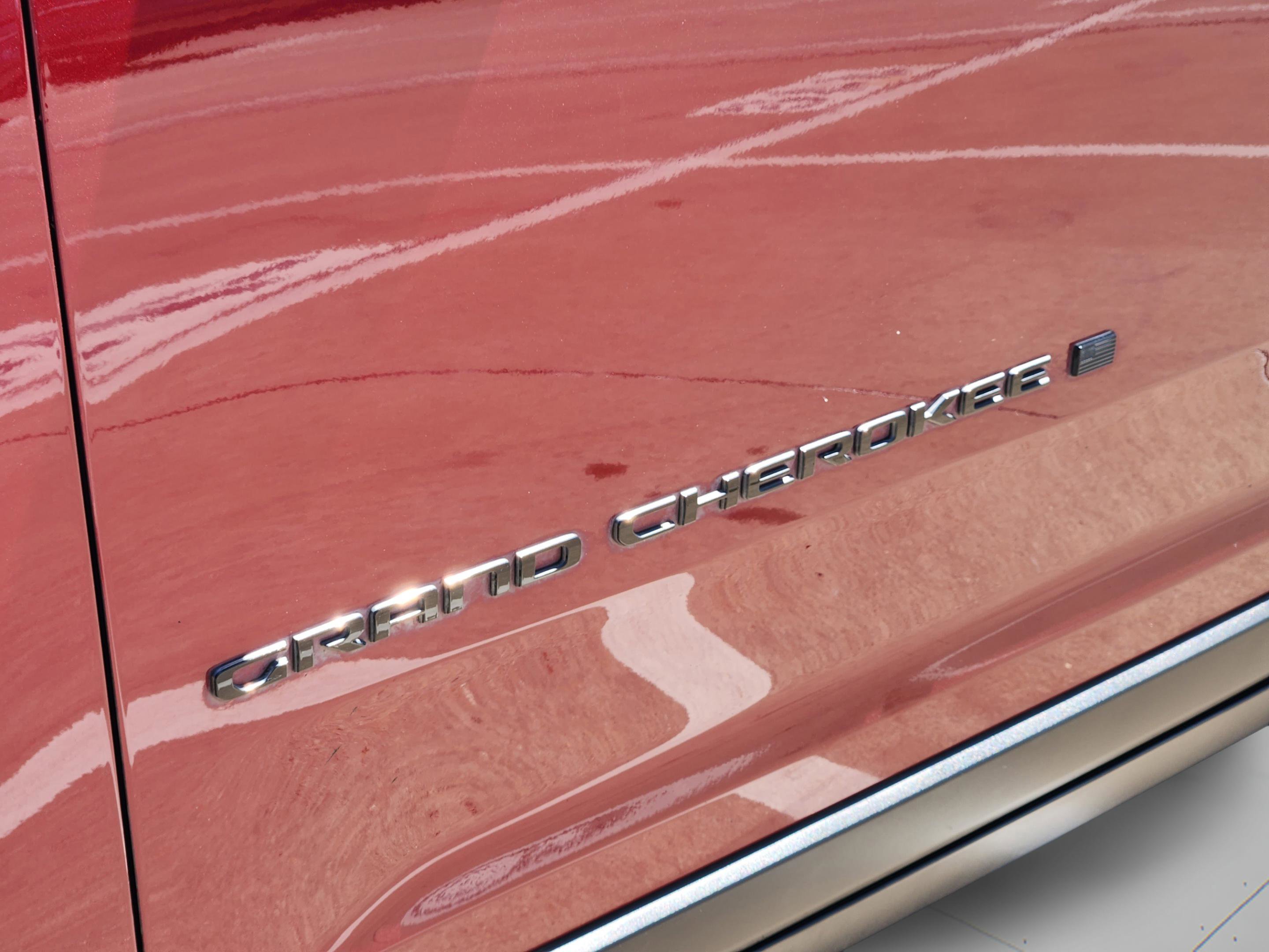 Used 2023 Jeep Grand Cherokee Limited w/ Black Appearance Package image 40