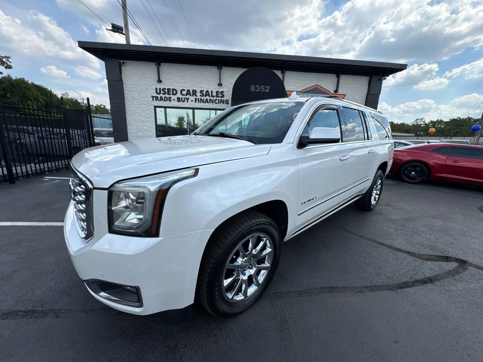 Used 2019 GMC Yukon XL Denali image 3
