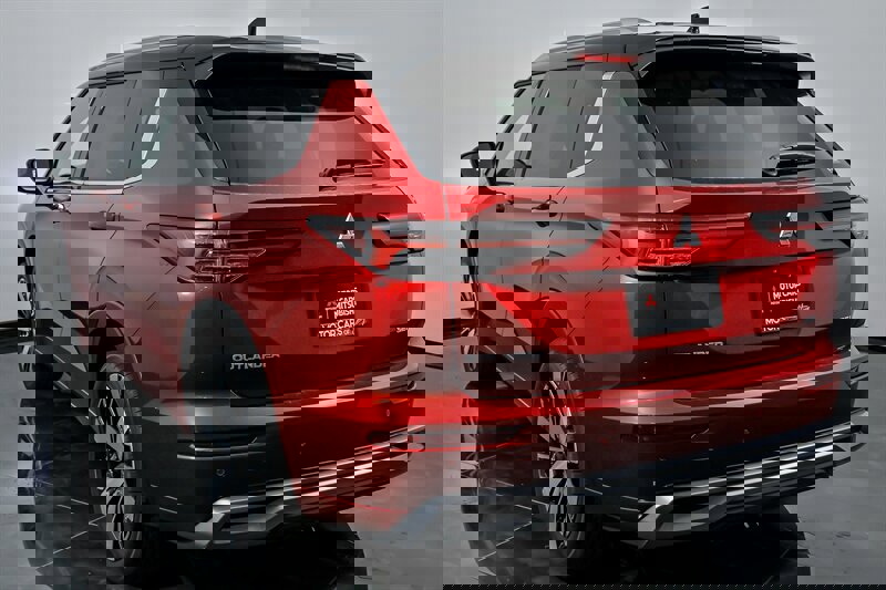 New 2025 Mitsubishi Outlander SE image 7