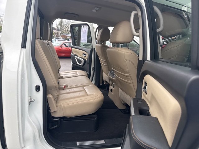 Used 2018 Nissan Titan SL w/ Chrome Package image 11