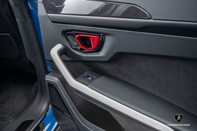 Used 2025 Lamborghini Urus SE image 78