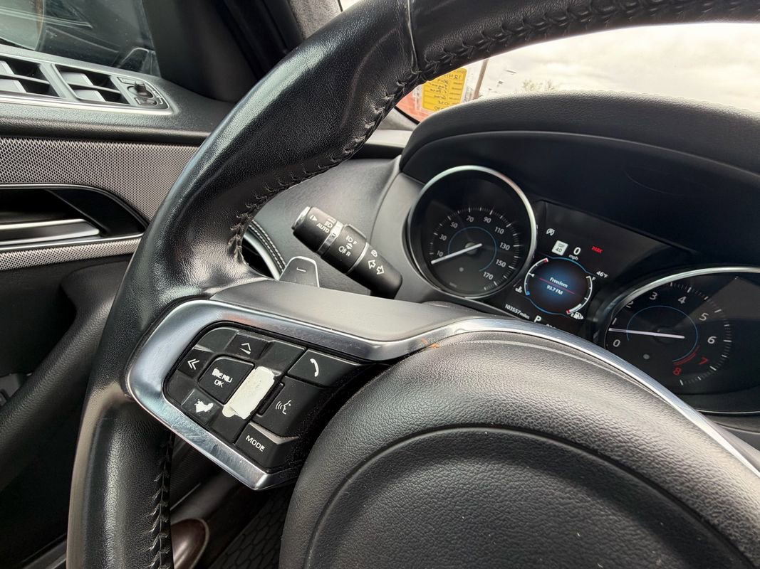 Used 2019 Jaguar F-PACE S image 31