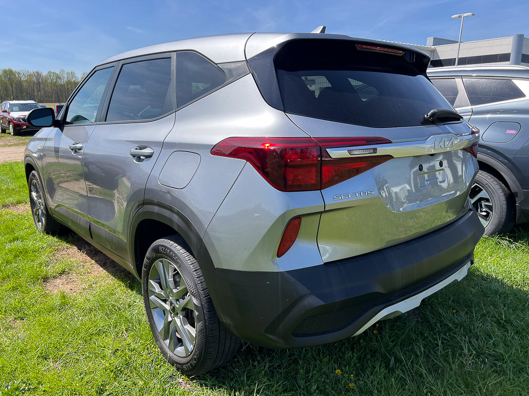 Used 2022 Kia Seltos LX AWD/4WD image 3
