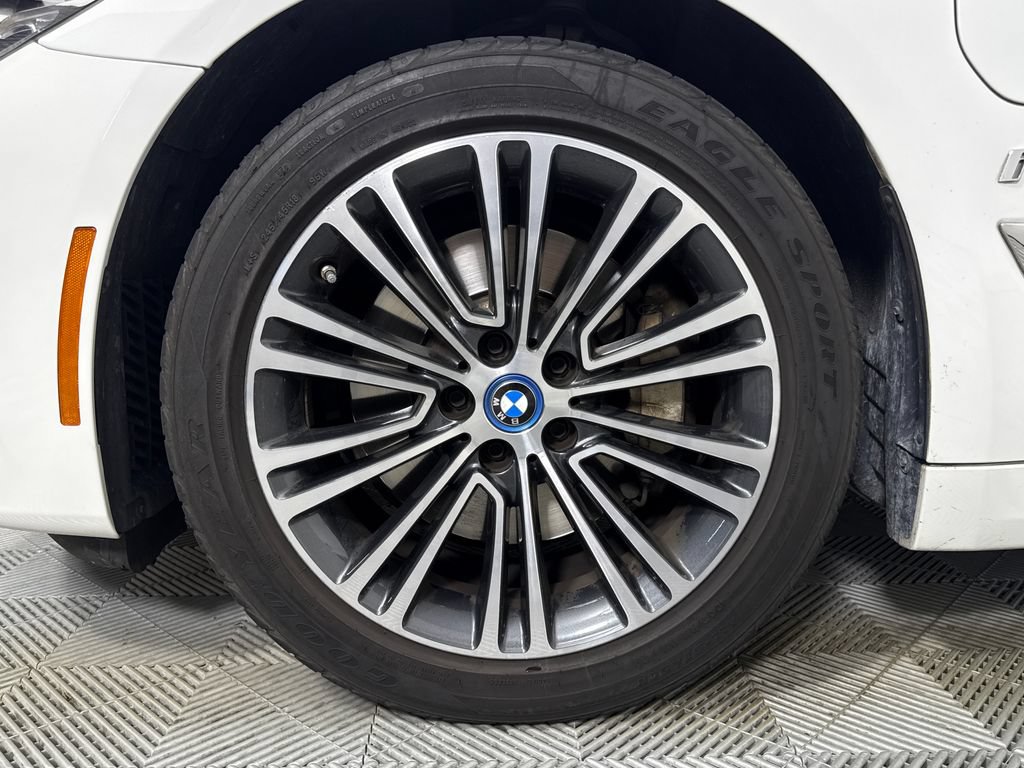 Used 2018 BMW 530e w/ Premium Package 2 RWD image 22
