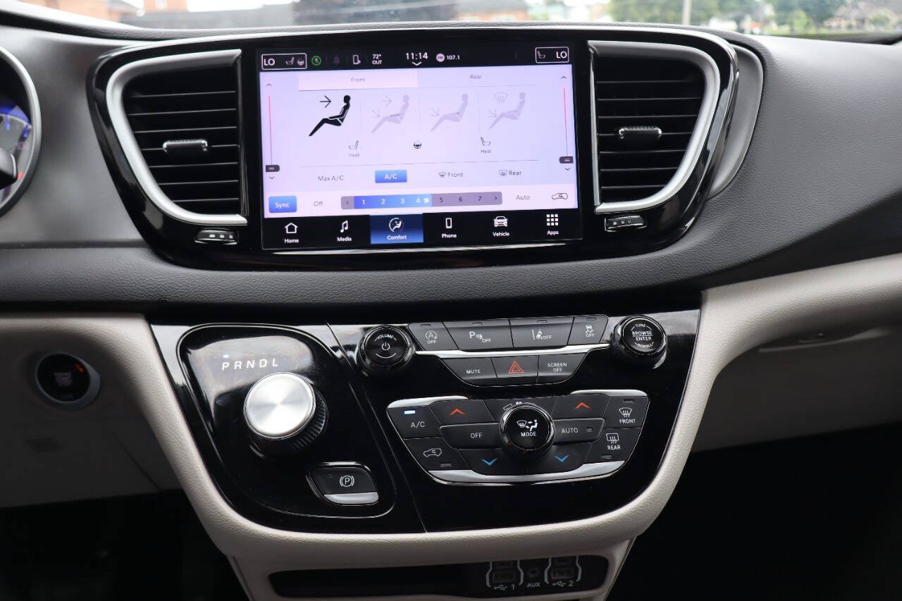 Used 2024 Chrysler Pacifica Touring-L FWD image 7