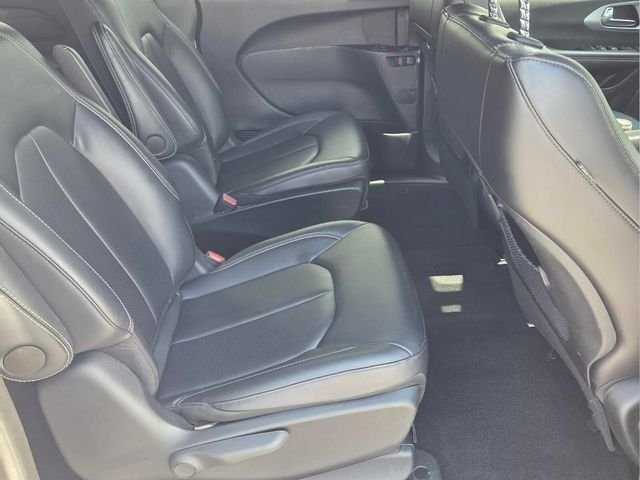 Used 2024 Chrysler Pacifica Limited FWD image 18