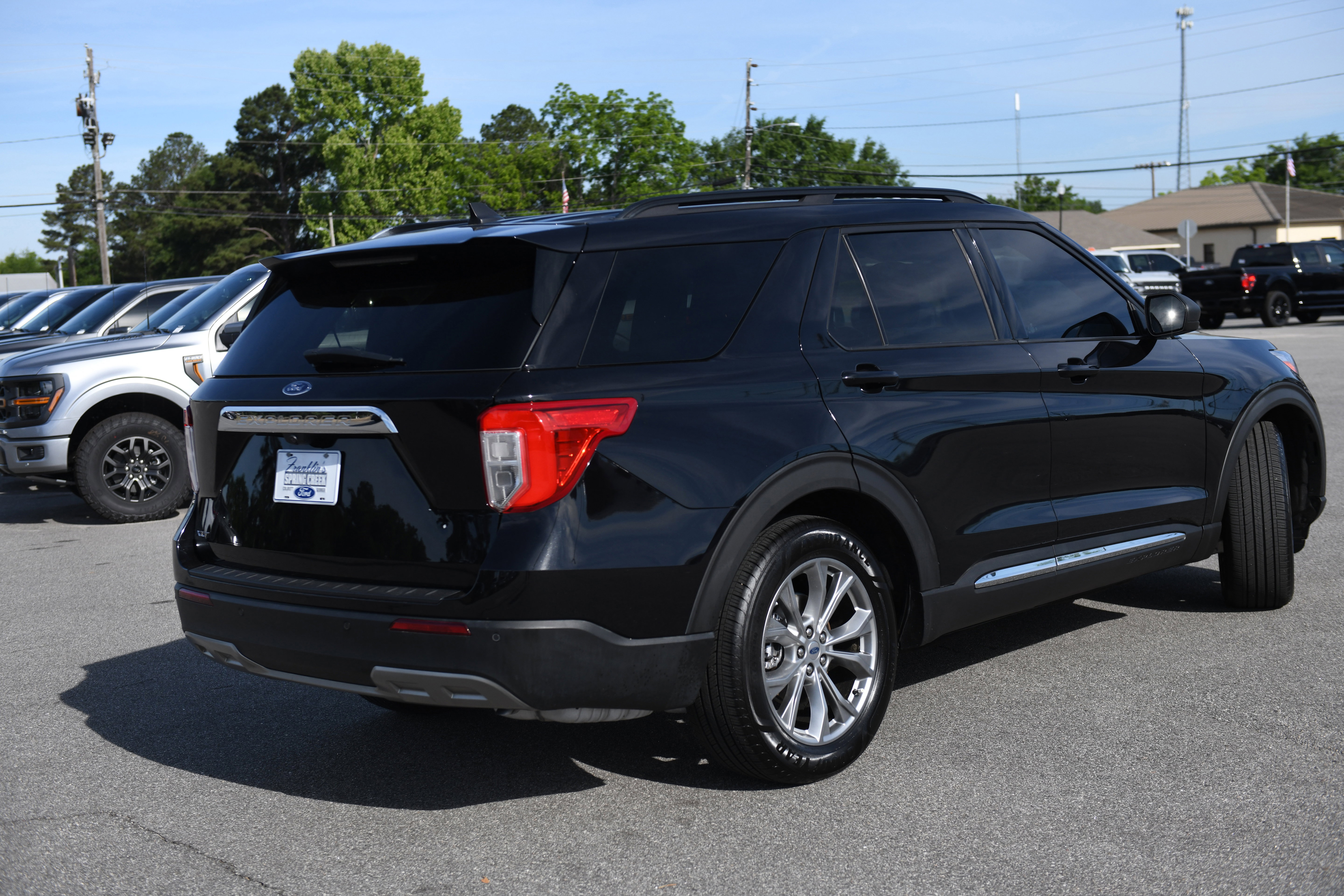 Used 2021 Ford Explorer XLT w/ Equipment Group 202A RWD image 6