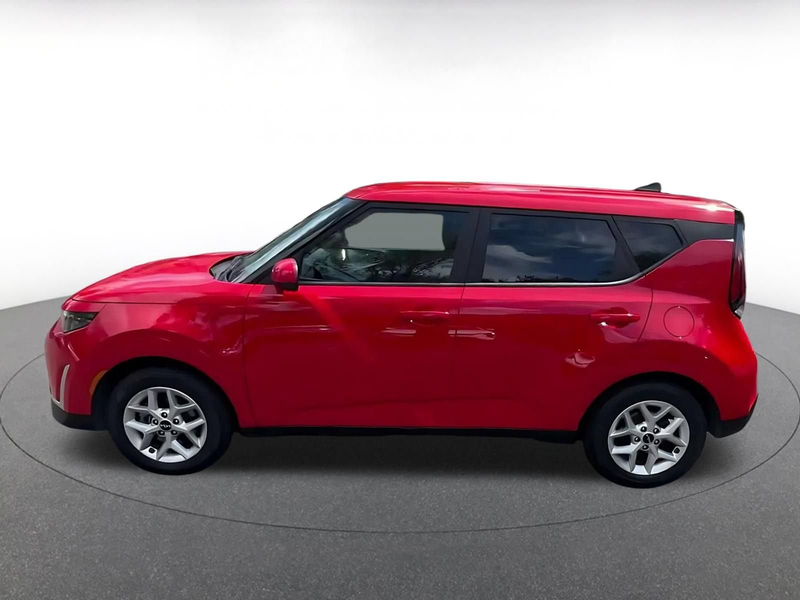 Used 2025 Kia Soul LX w/ LX Technology Package FWD image 8