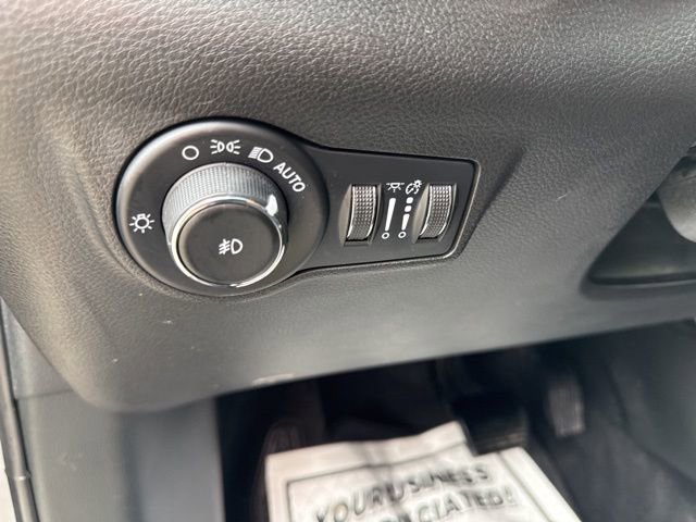 Used 2024 Jeep Compass Latitude image 28