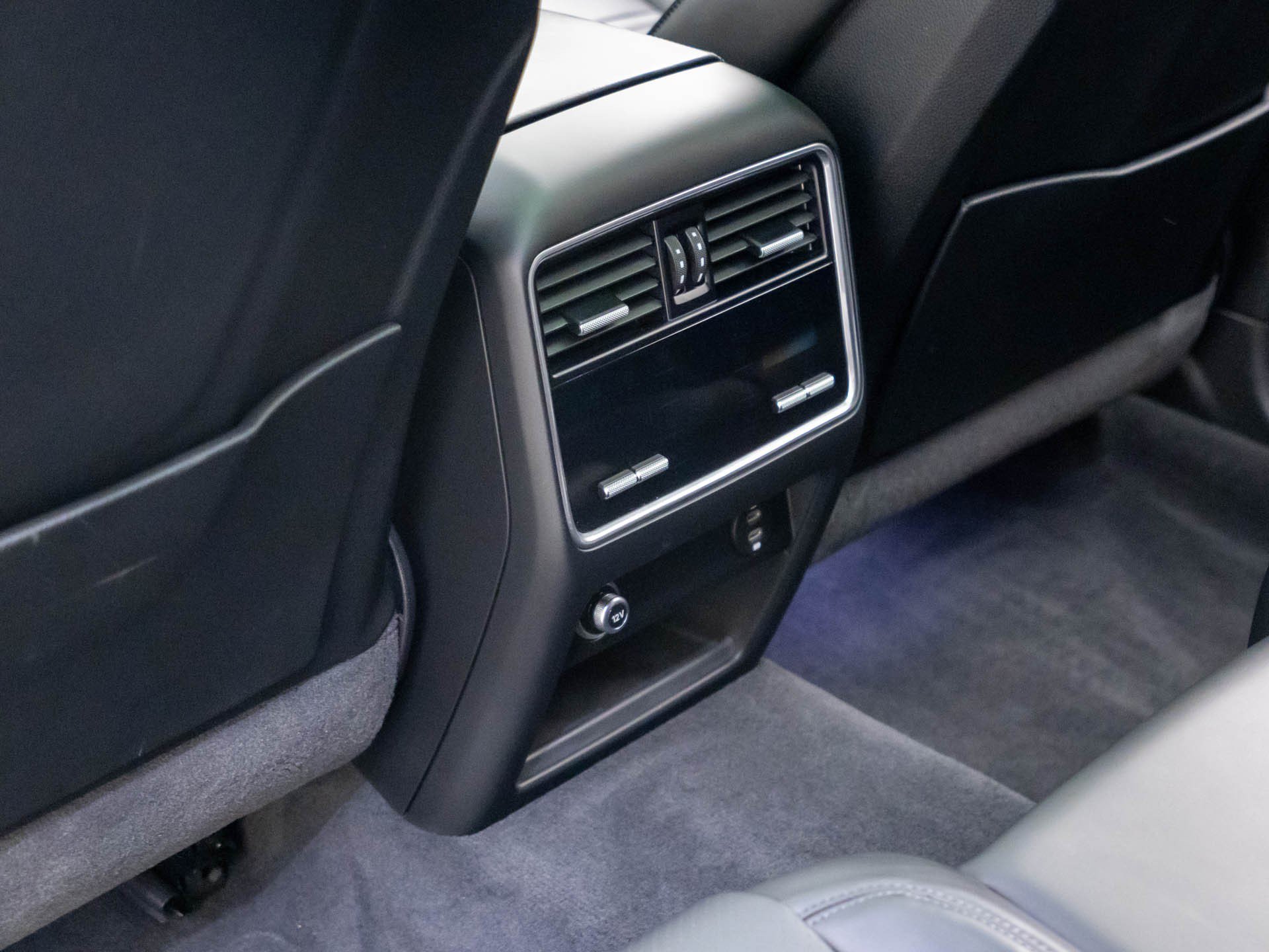Certified 2022 Porsche Cayenne GTS AWD/4WD image 18