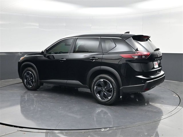 Used 2024 Nissan Rogue SV w/ SV Premium Package image 5