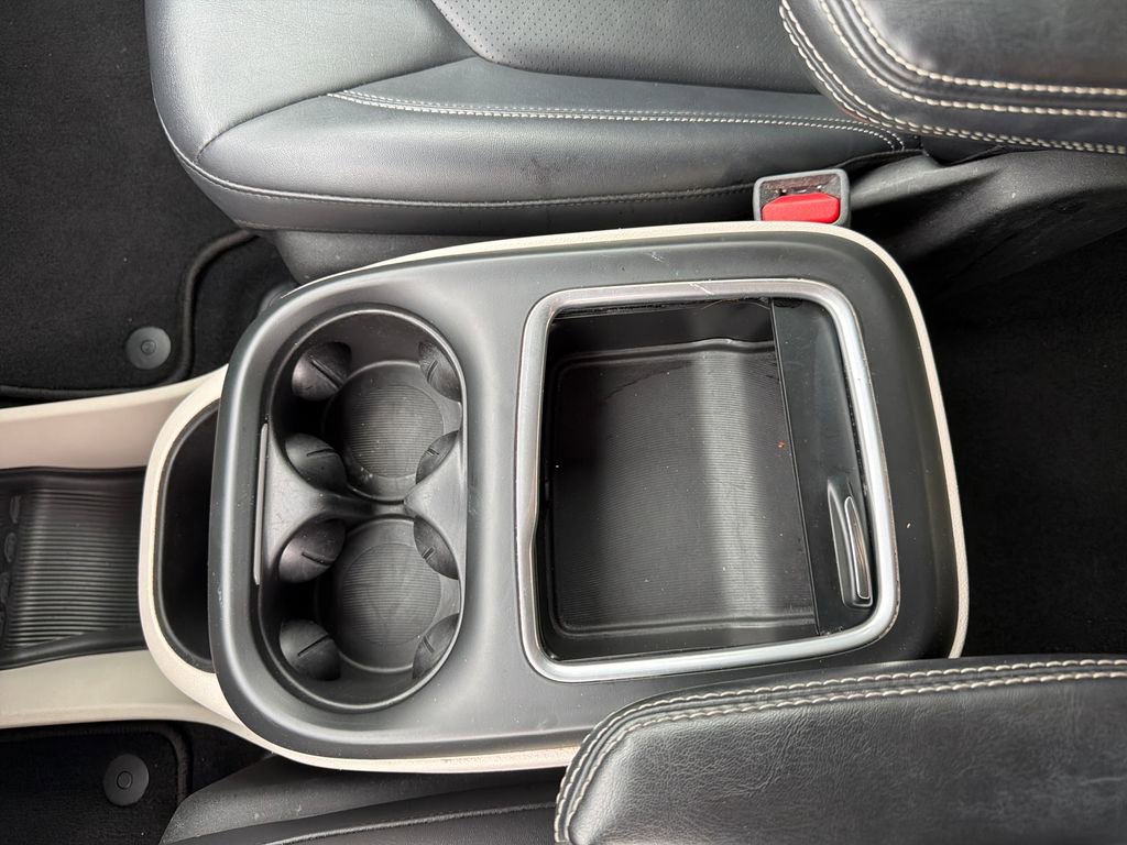 Used 2024 Chrysler Pacifica Select image 69