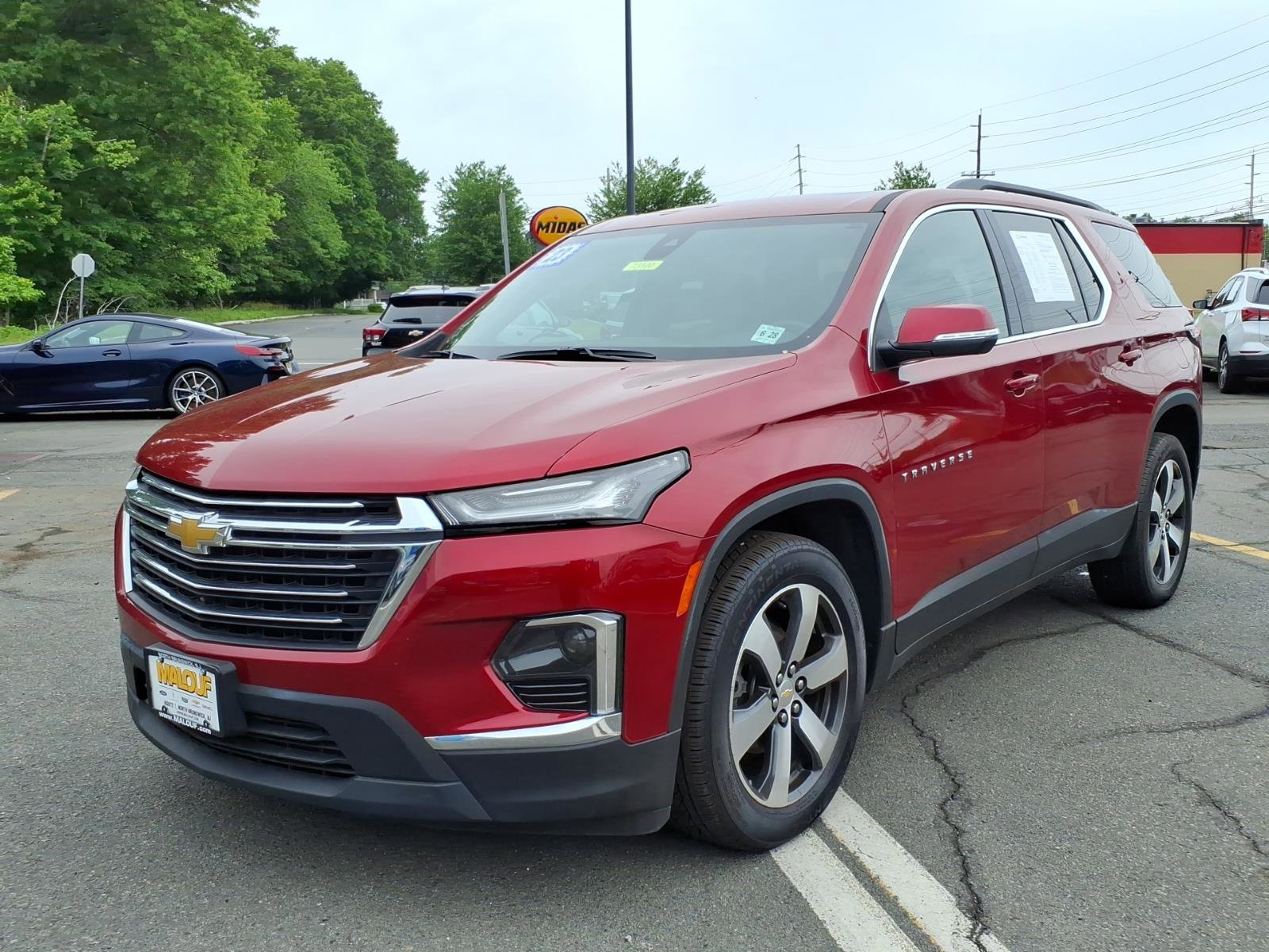 Certified 2023 Chevrolet Traverse LT w/ LT Premium Package AWD/4WD image 3