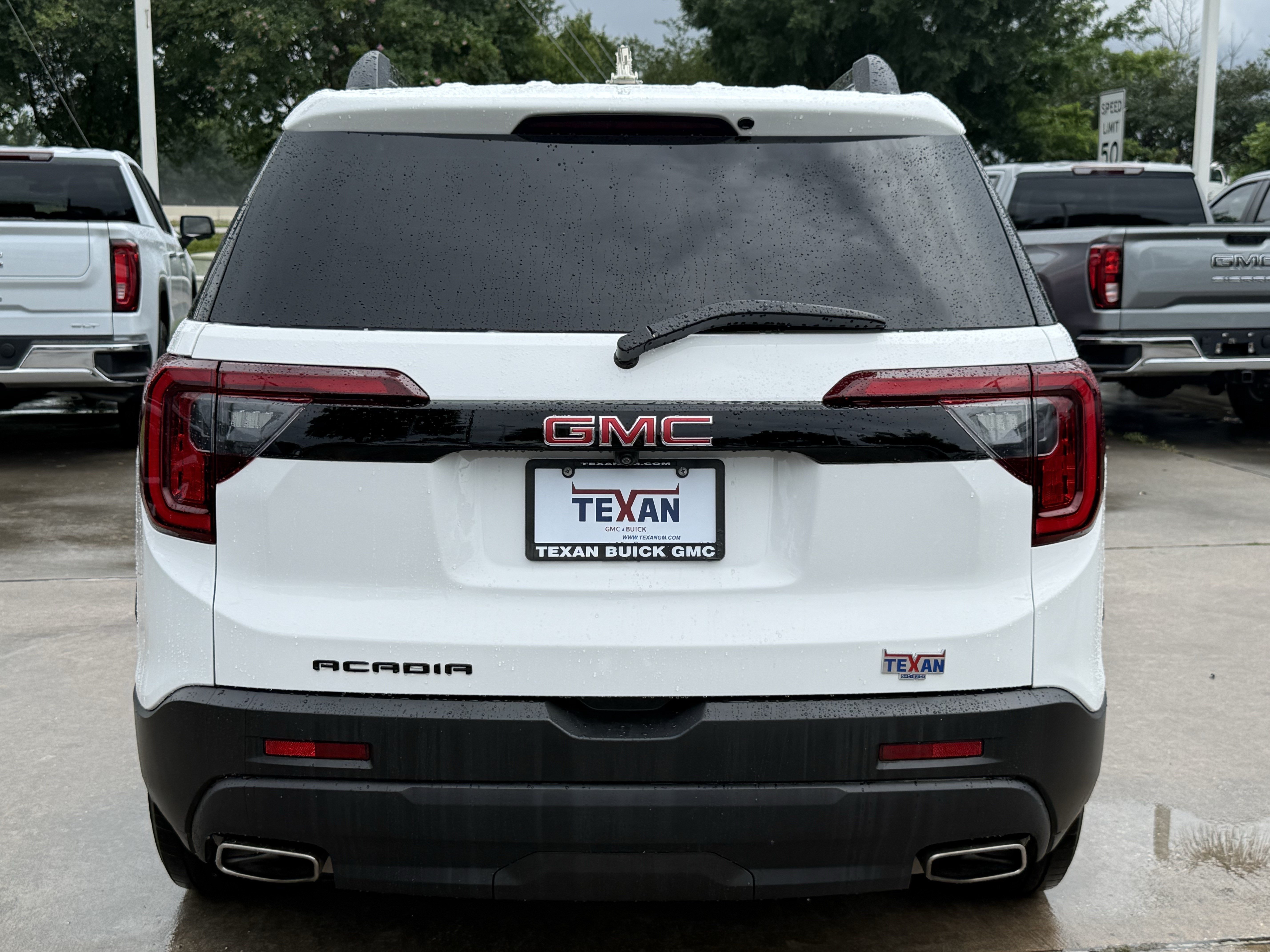 Used 2023 GMC Acadia SLE w/ Elevation Edition FWD image 6