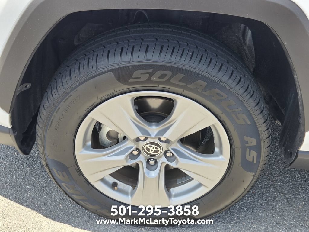 Used 2025 Toyota RAV4 XLE AWD/4WD image 16
