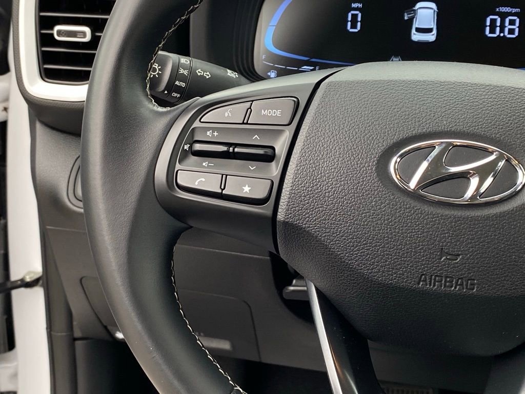 Used 2024 Hyundai Venue Limited FWD image 14