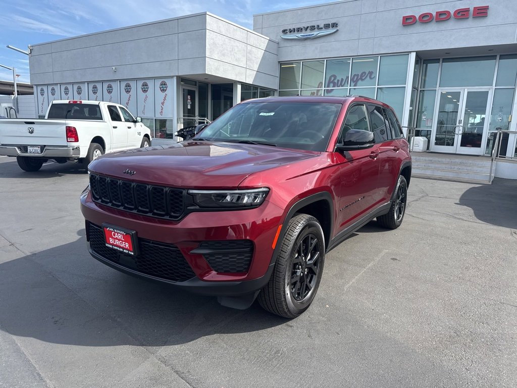 Certified 2024 Jeep Grand Cherokee Altitude image 3