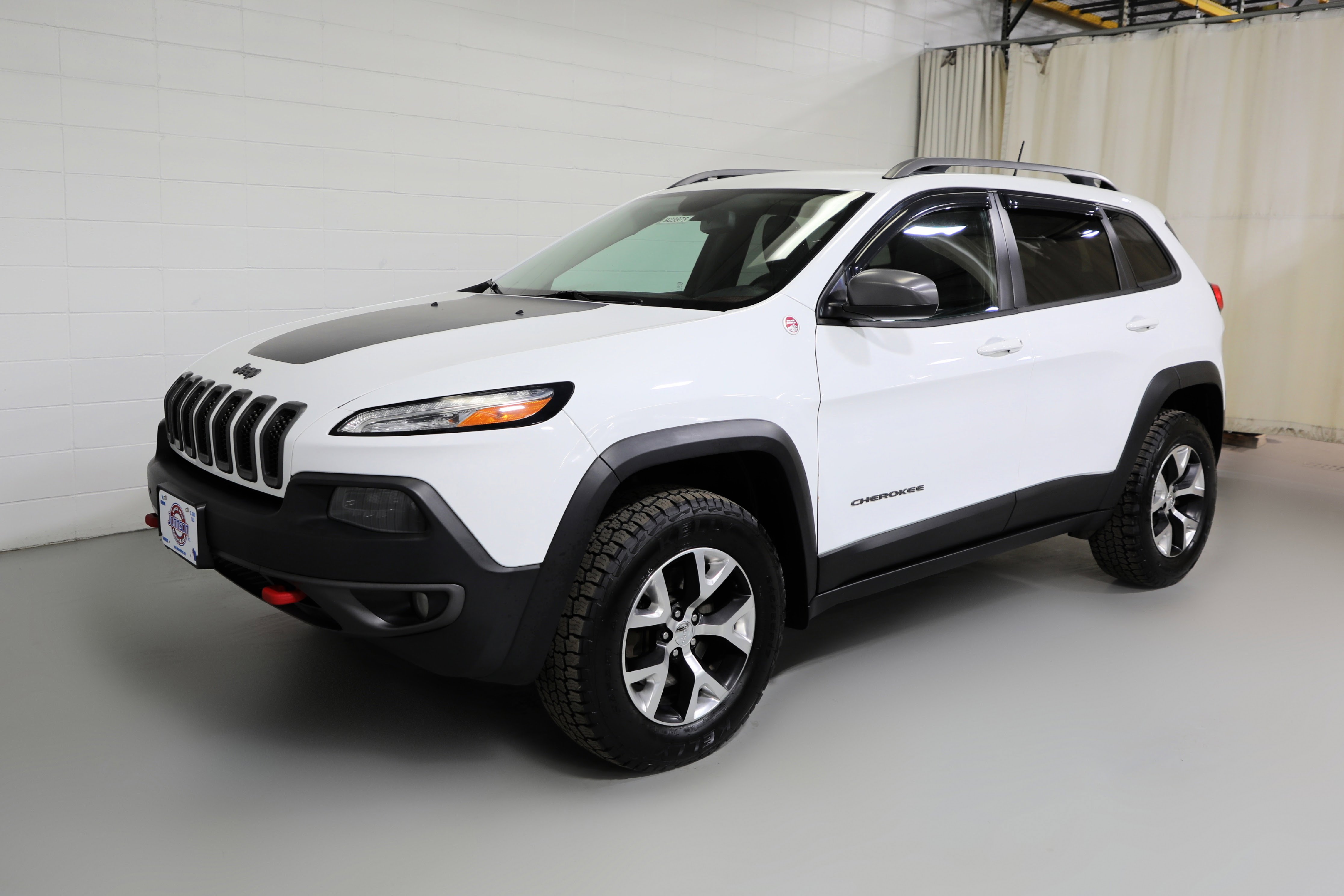 Used 2017 Jeep Cherokee Trailhawk w/ Cold Weather Group image 17