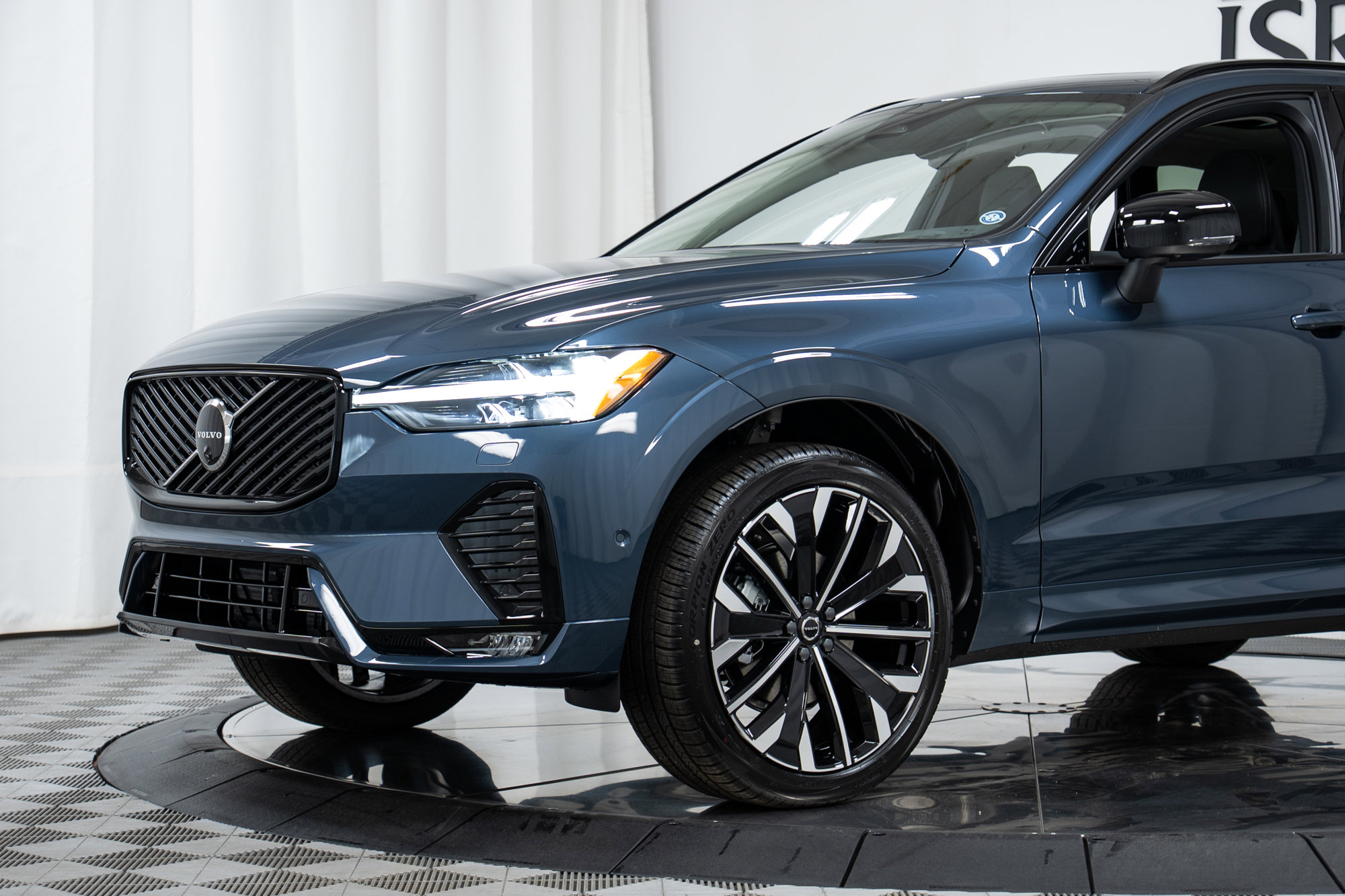 New 2026 Volvo XC60 B5 Ultra w/ Climate Package image 25