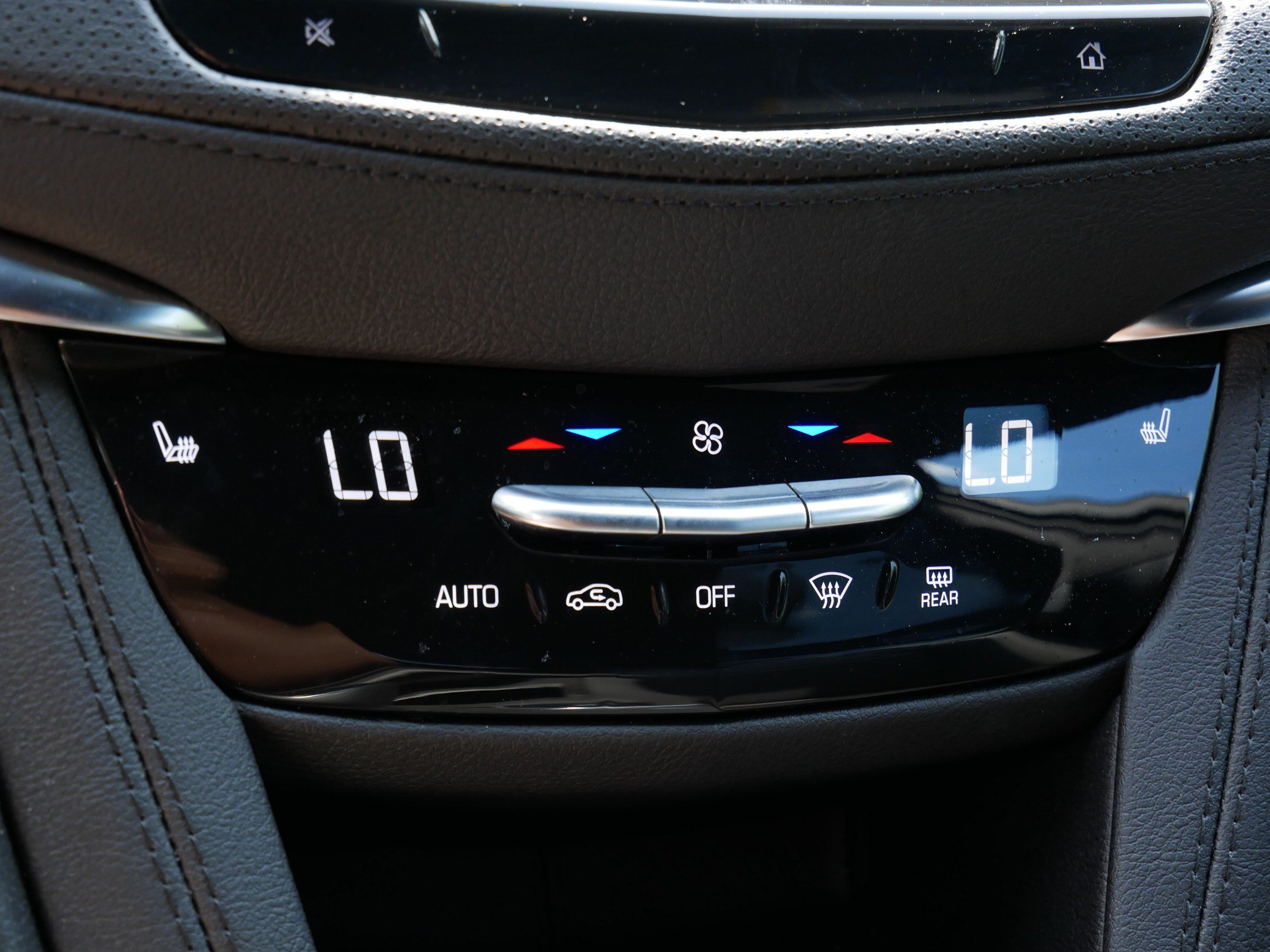 Used 2025 Cadillac XT6 Luxury FWD image 23