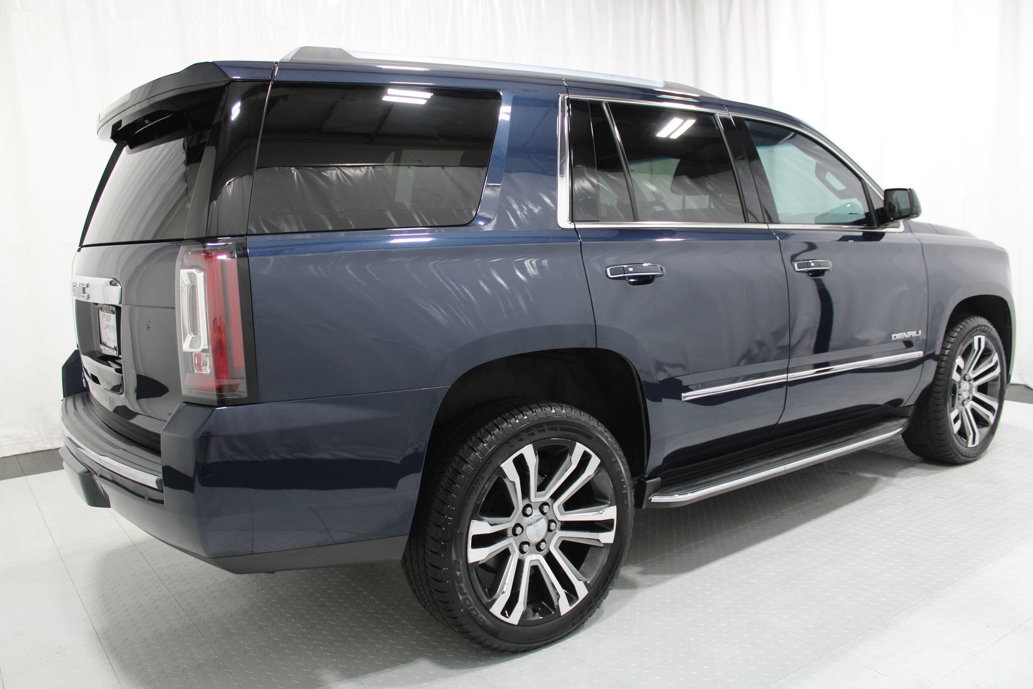 Used 2017 GMC Yukon Denali w/ Open Road Package AWD/4WD image 5