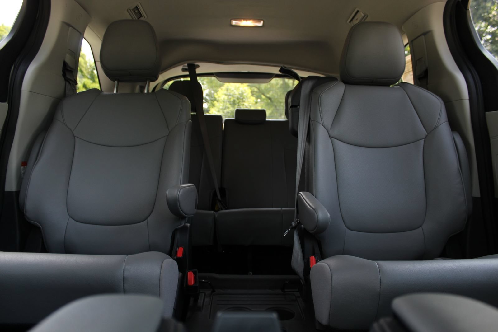 Used 2024 Toyota Sienna XLE FWD image 14
