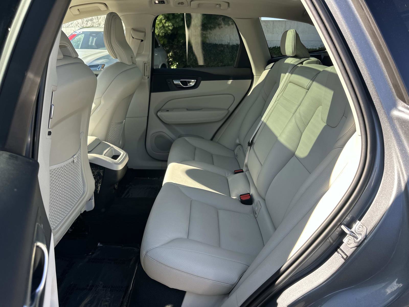 Certified 2021 Volvo XC60 T5 Momentum w/ Premium Package image 22