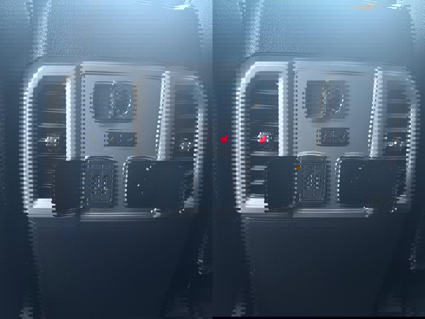 Used 2020 Ford F150 Lariat w/ Equipment Group 502A Luxury image 14