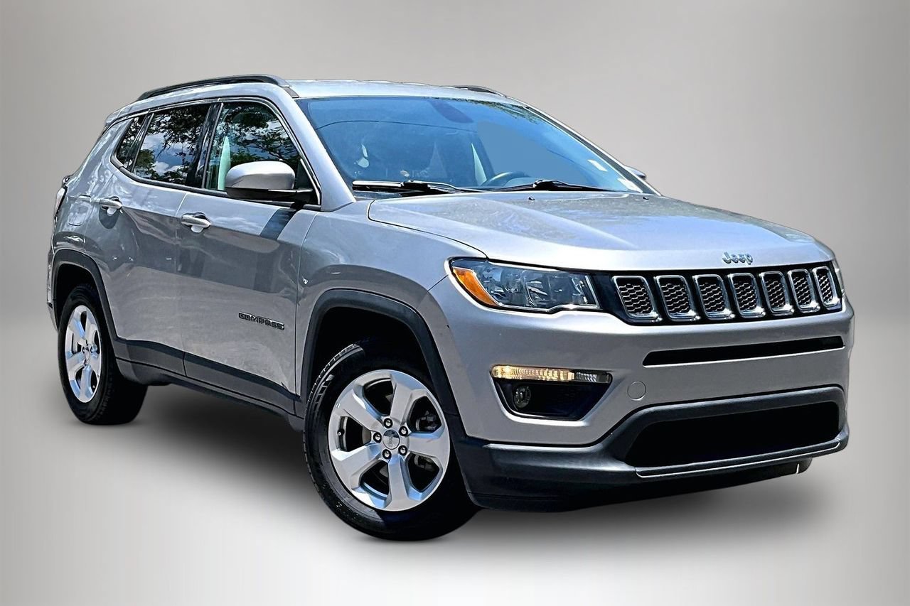 Used 2019 Jeep Compass Latitude w/ Popular Equipment Group FWD image 2