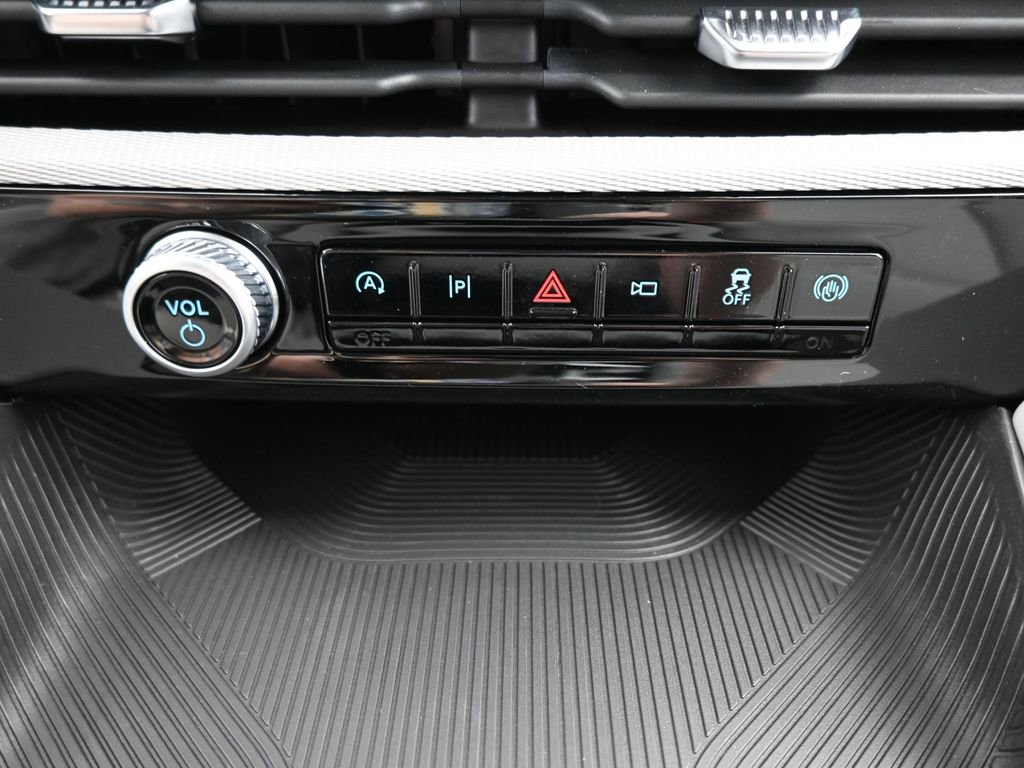 Used 2025 Ford Explorer Active w/ Active Comfort Package image 21