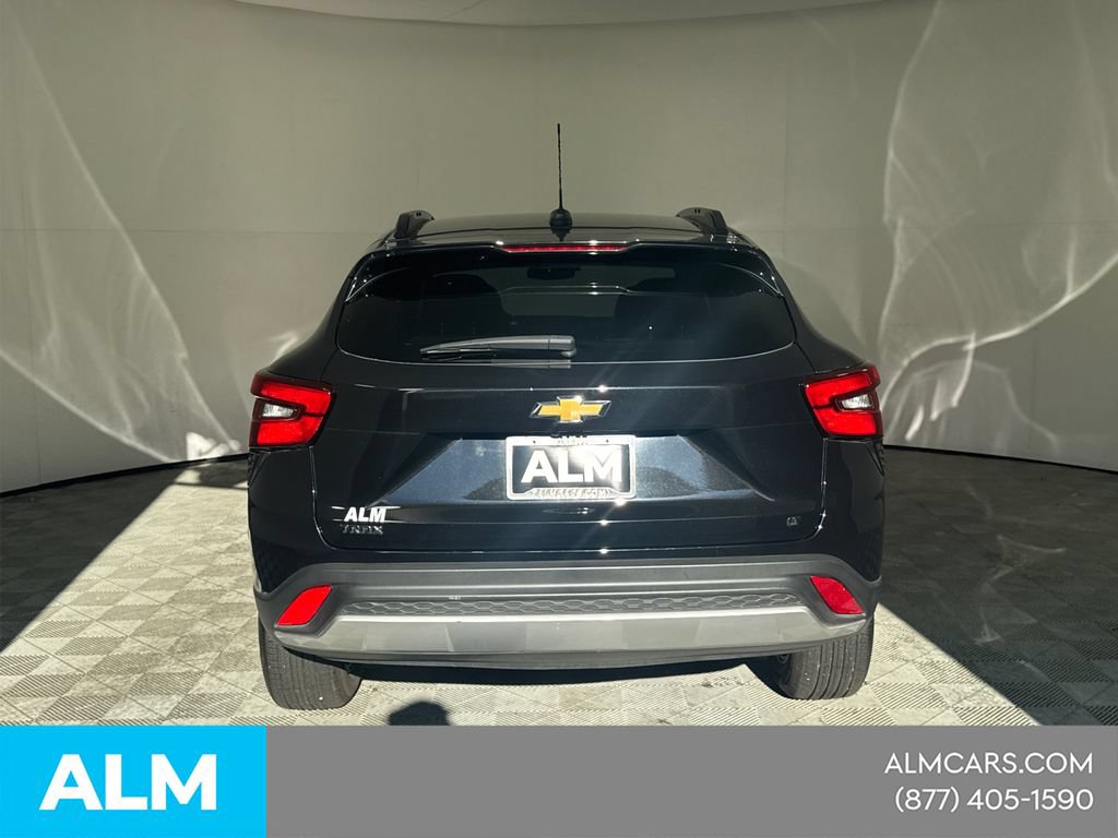 Used 2025 Chevrolet Trax LT w/ LT Convenience Package FWD image 8