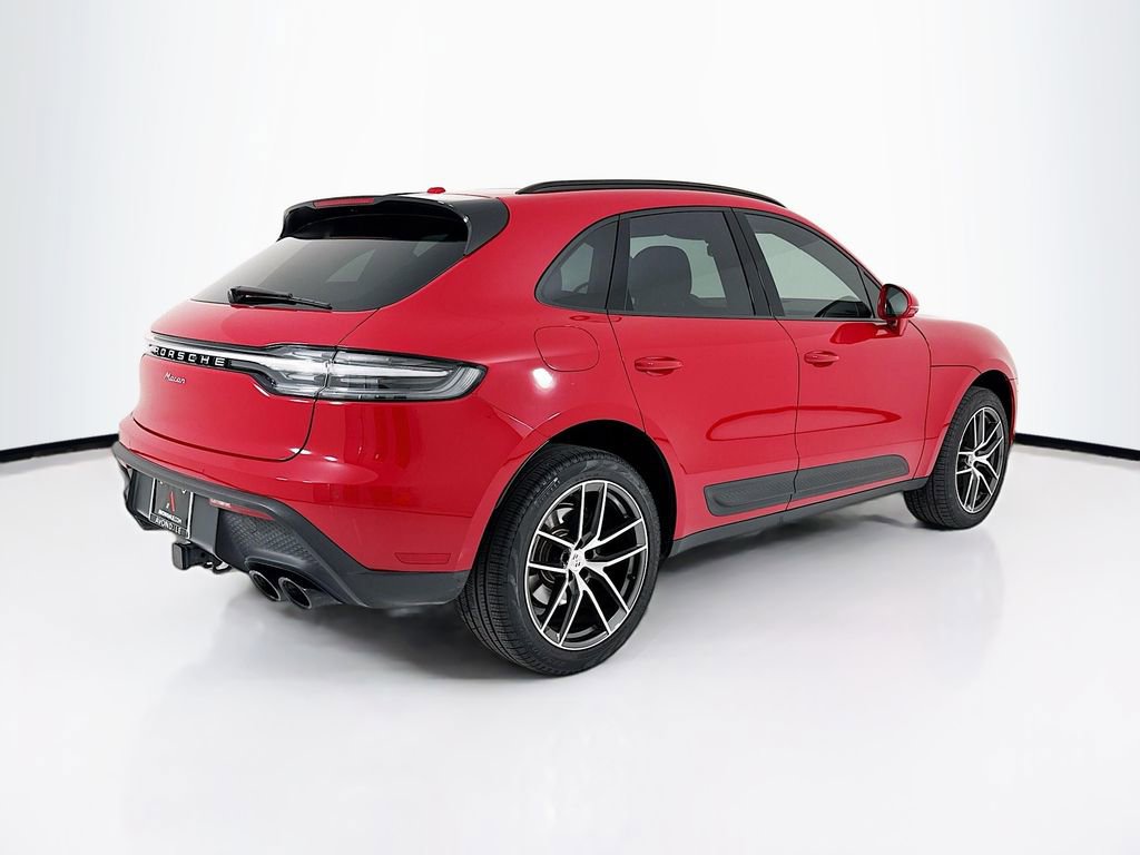 Certified 2025 Porsche Macan AWD/4WD image 9