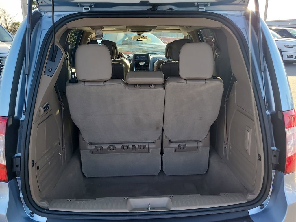 Used 2013 Chrysler Town & Country Limited w/ Luxury Group image 7