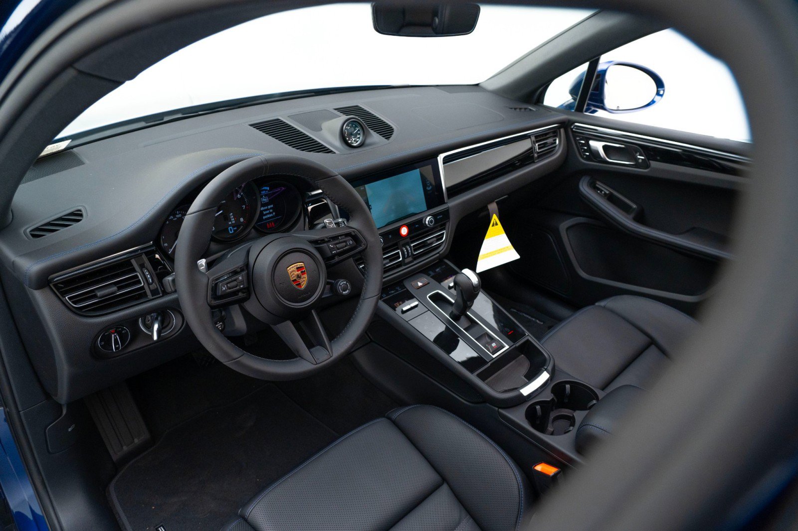 New 2025 Porsche Macan image 4