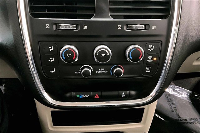 Used 2019 Dodge Grand Caravan SE w/ UConnect Hands-Free Group image 16